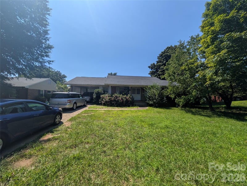 2103 2nd Ave NW, Hickory, NC 28601