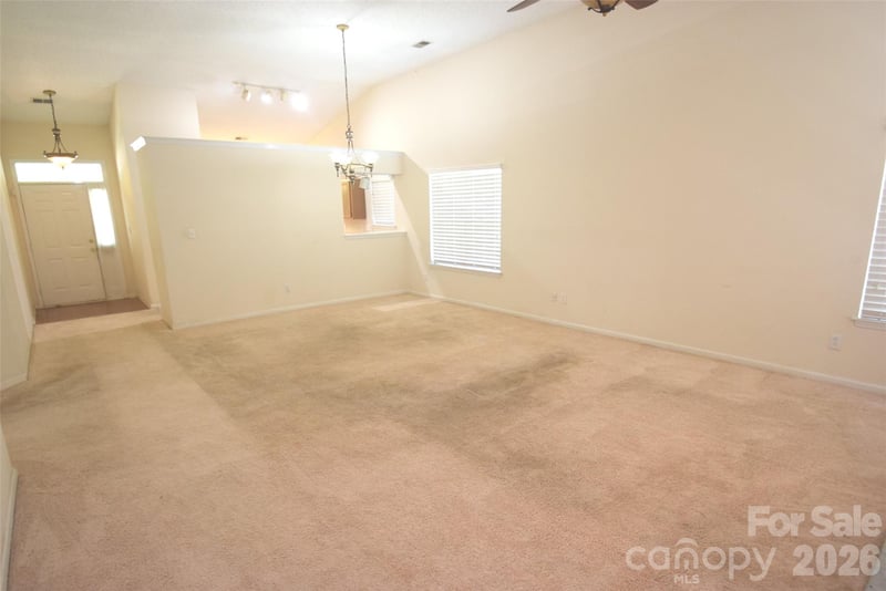 730 Oakbluff Cir, Charlotte, NC 28216