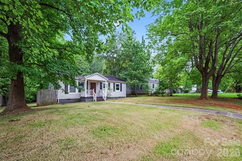 802 Stowe Dr, Lowell, NC 28098