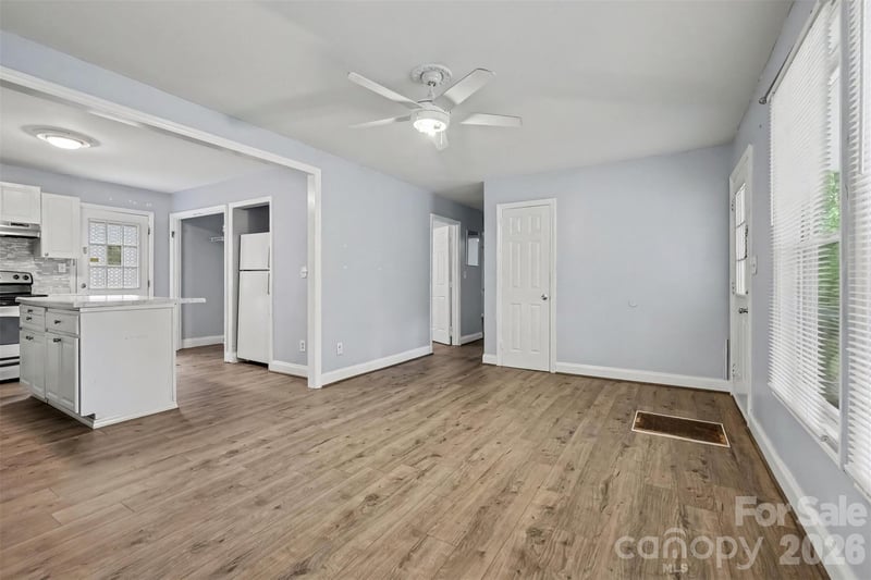 802 Stowe Dr, Lowell, NC 28098