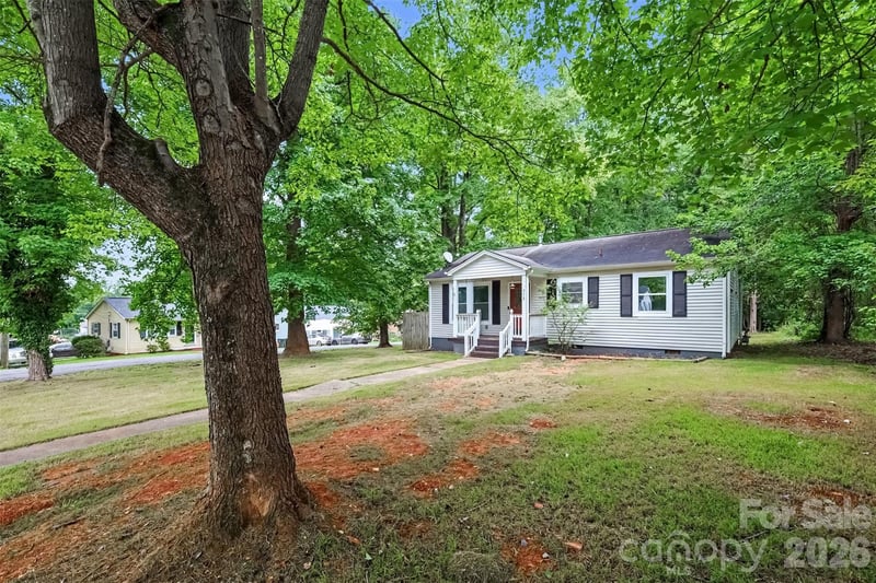 802 Stowe Dr, Lowell, NC 28098
