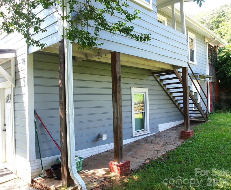 384 Pisgah Dr, Canton, NC 28716