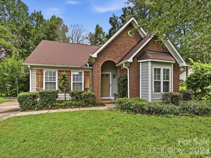 7813 Bridle Ct, Charlotte, NC 28216