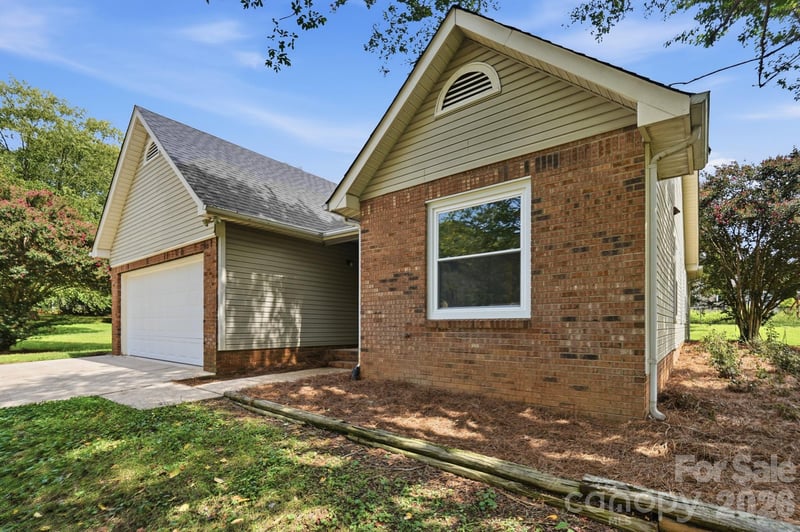 2730 Briar Trail Ct, Matthews, NC 28104