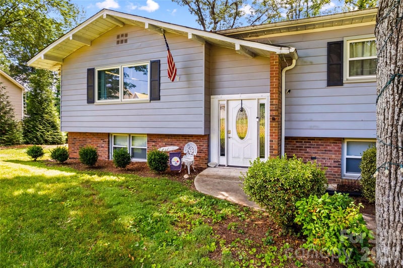 1130 24th Avenue Pl NE, Hickory, NC 28601
