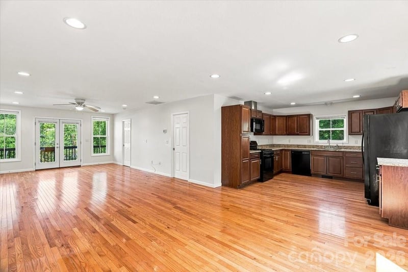2 Elkmont Pl, Asheville, NC 28804