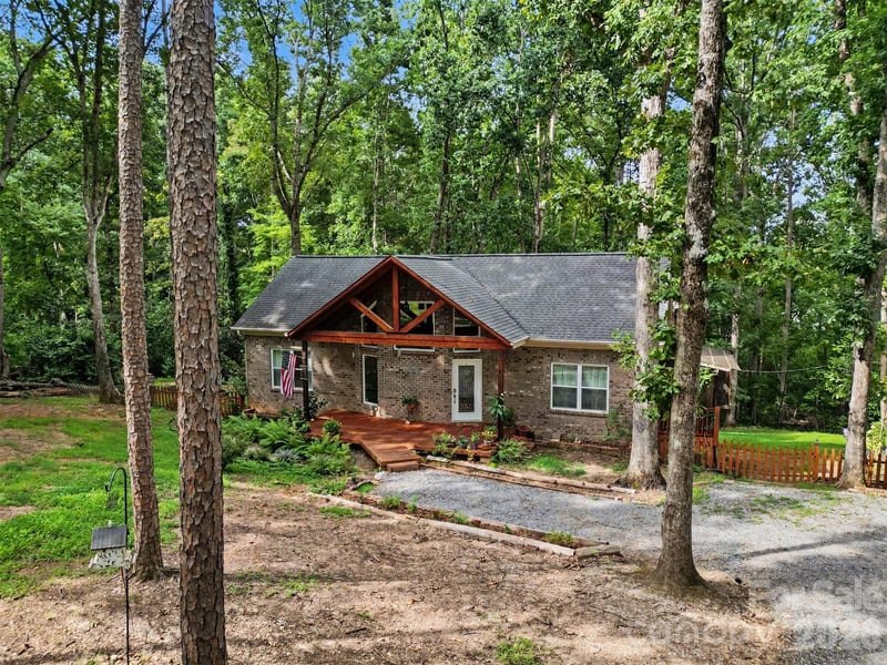 1042 Rosewood Dr, Dallas, NC 28034