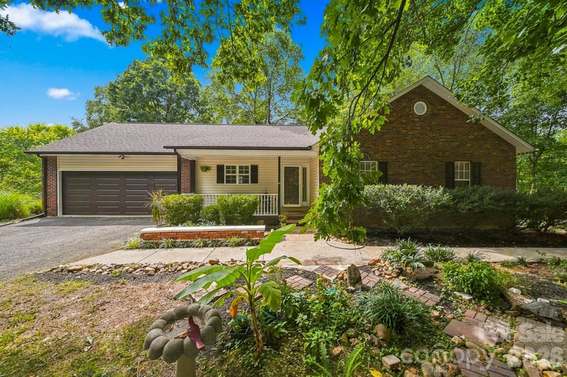220 5th St NE, Conover, NC 28613