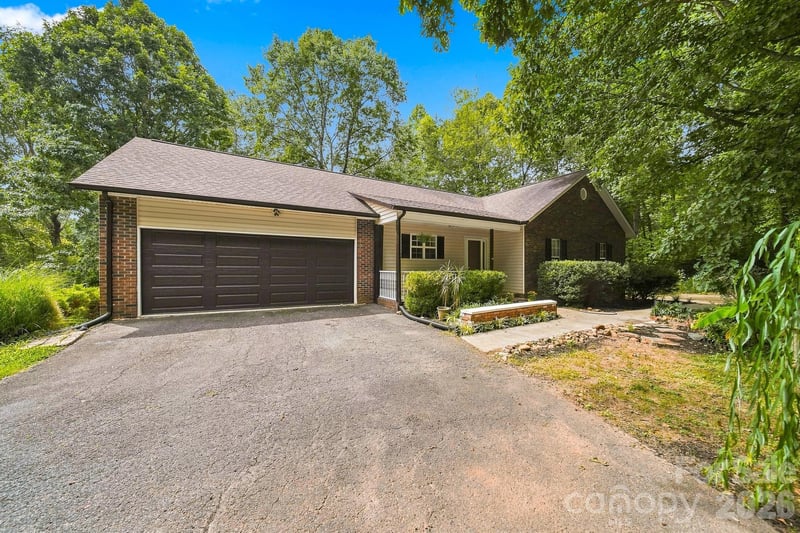 220 5th St NE, Conover, NC 28613