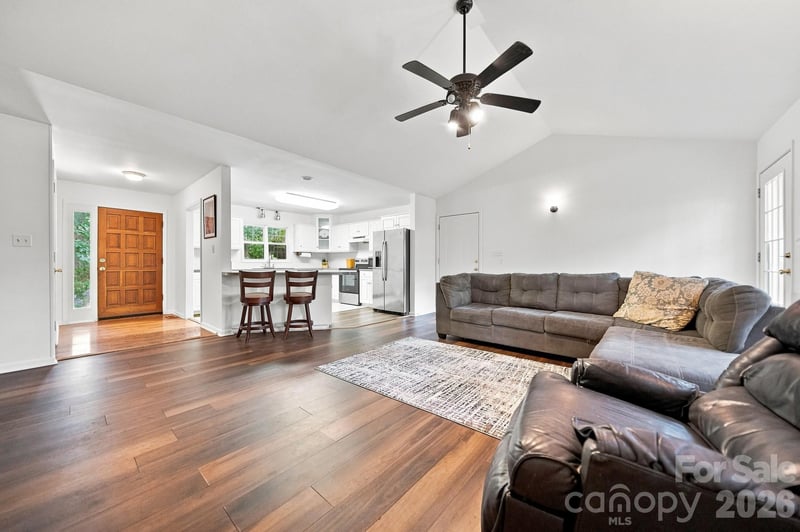220 5th St NE, Conover, NC 28613