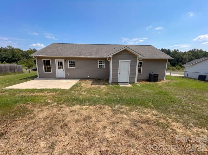 1411 Foxbrook Cir, Lancaster, SC 29720