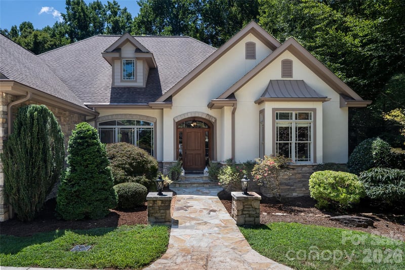 170 Cape Martin Cir, Hendersonville, NC 28791