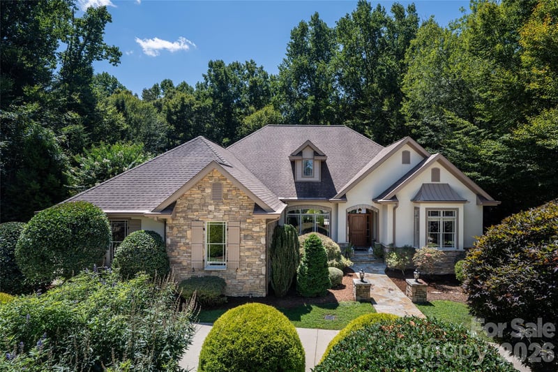 170 Cape Martin Cir, Hendersonville, NC 28791