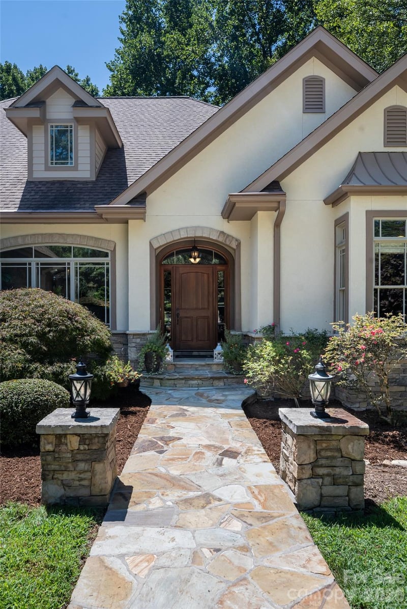170 Cape Martin Cir, Hendersonville, NC 28791