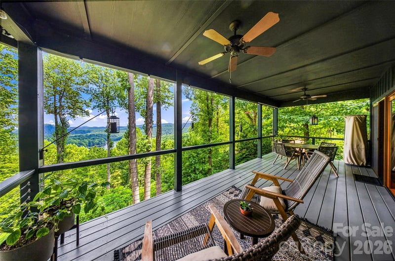 600 Tanglewood Ln, Saluda, NC 28773