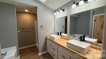7725 Batavia Ln, Charlotte, NC 28213