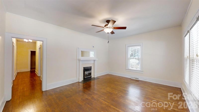 618 S Poplar St, Lincolnton, NC 28092