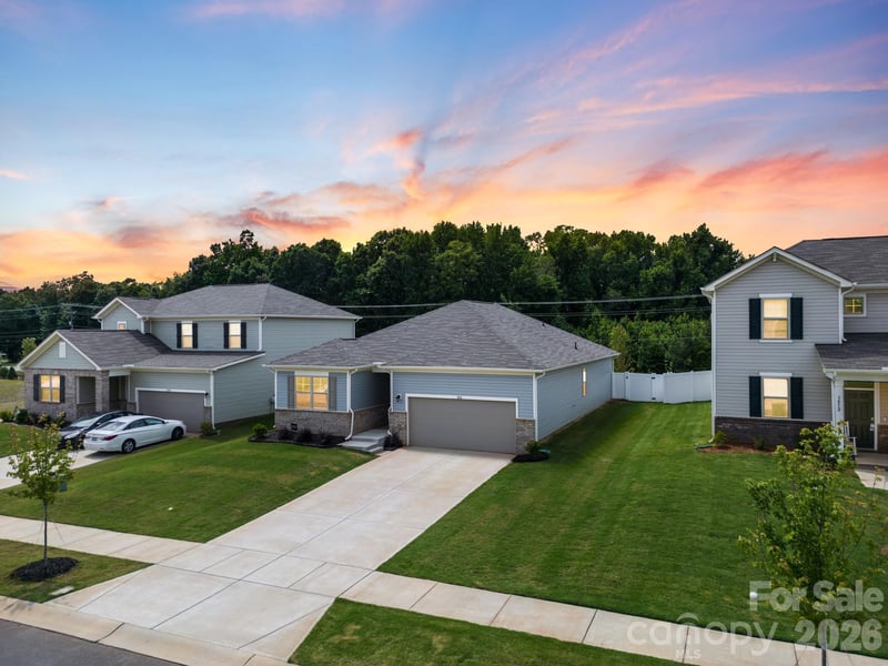 3036 Bluff Hill Ln, Charlotte, NC 28215