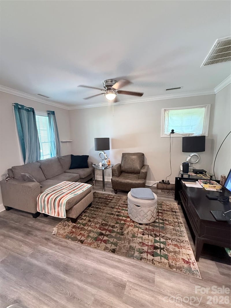47 14th St SE, Hickory, NC 28602