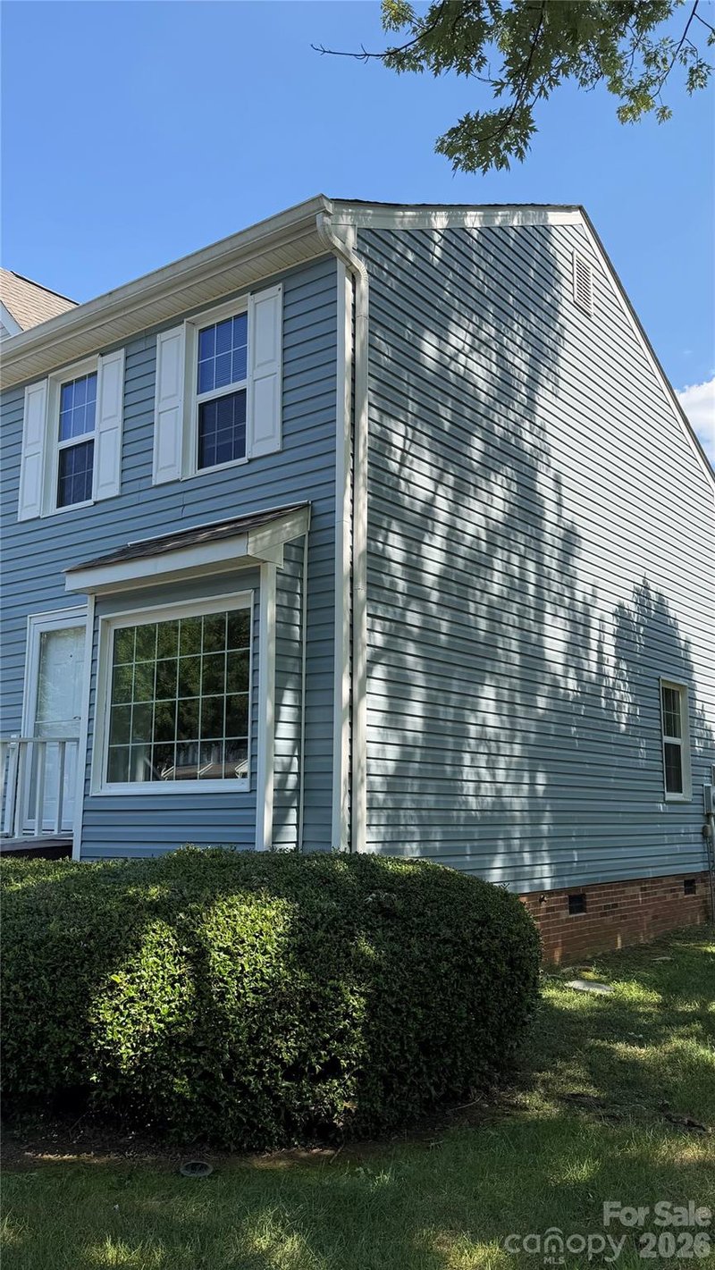 8253 Circle Tree Ln, Charlotte, NC 28277