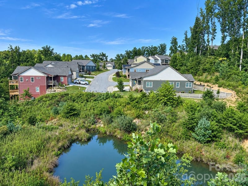 21 Robin Roost Rd, Weaverville, NC 28787