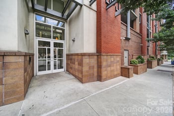 505 E 6th St #909, Charlotte, NC 28202