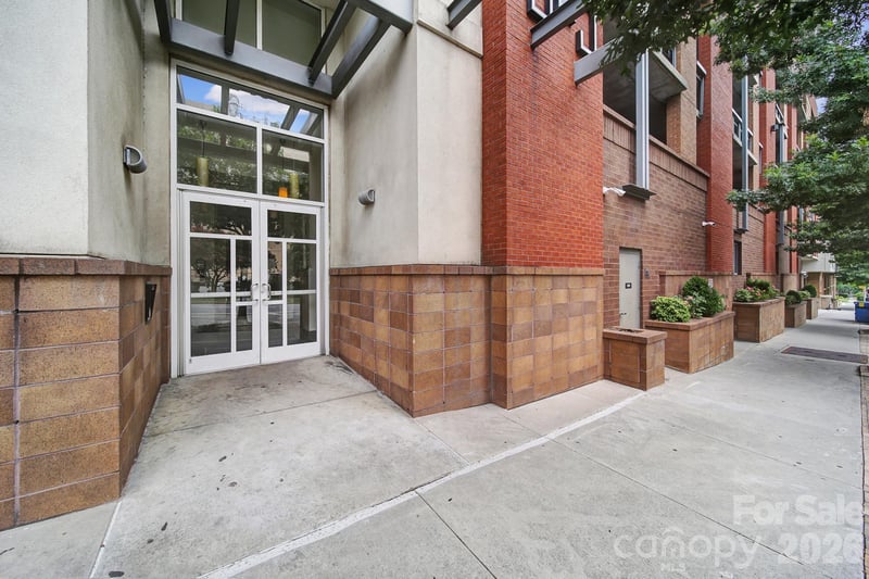 505 E 6th St #909, Charlotte, NC 28202