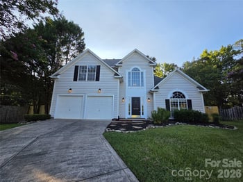 8800 Cavonnier Ln, Charlotte, NC 28216