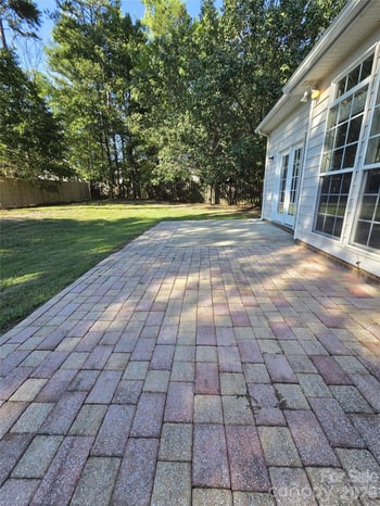 8800 Cavonnier Ln, Charlotte, NC 28216