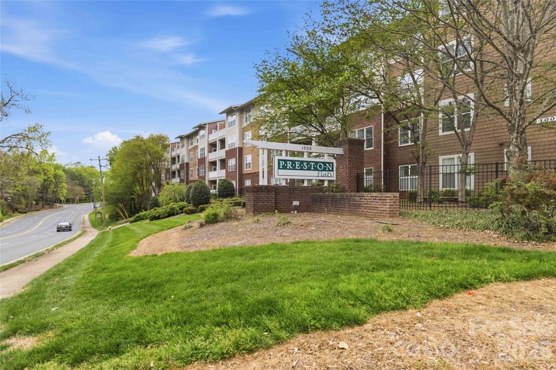 1000 E Woodlawn Rd #314, Charlotte, NC 28209