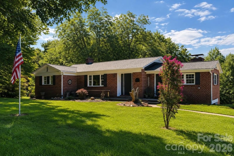 2210 19th Ave SE, Hickory, NC 28602