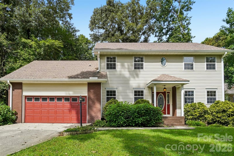 506 Fox Hollow Ln, Mills River, NC 28759