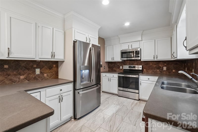 506 Fox Hollow Ln, Mills River, NC 28759