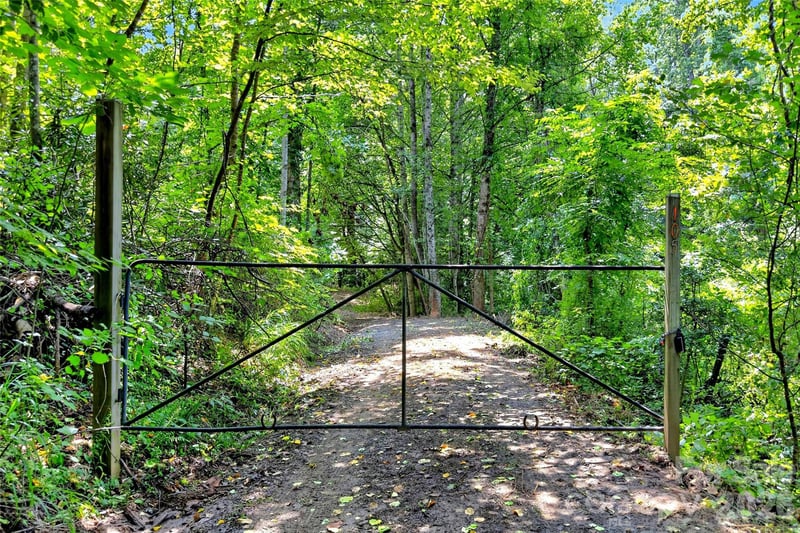 111 Walkertown Rd, Black Mountain, NC 28711