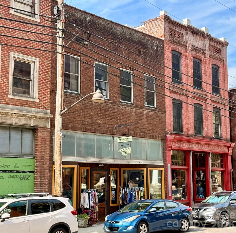 20 S Main St, Marshall, NC 28753
