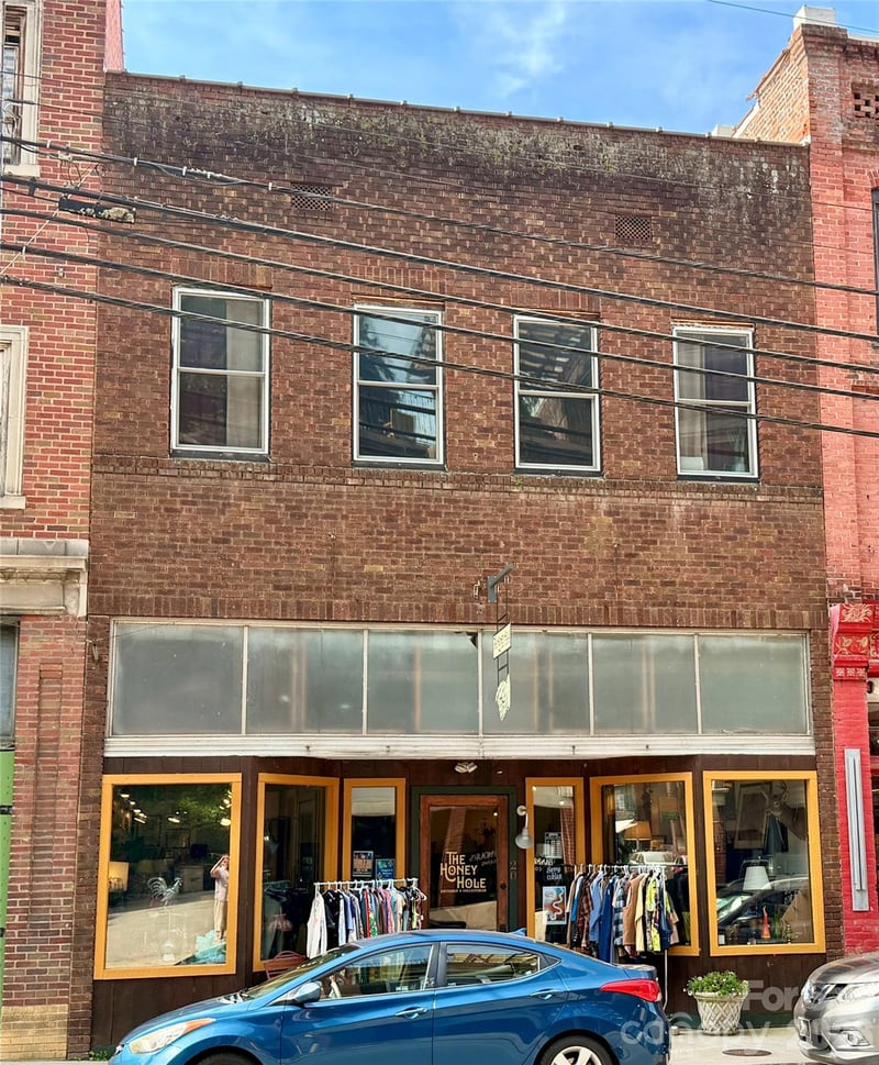 20 S Main St, Marshall, NC 28753