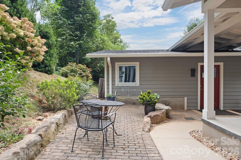 497 Kimberly Ave, Asheville, NC 28804
