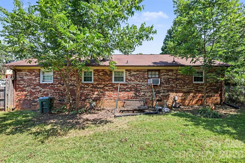 3751 Branding Iron Dr, Gastonia, NC 28052
