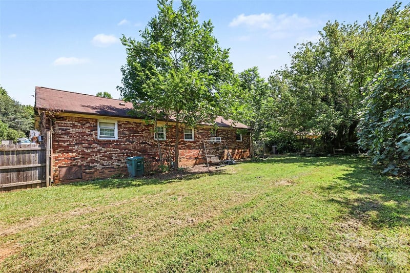 3751 Branding Iron Dr, Gastonia, NC 28052