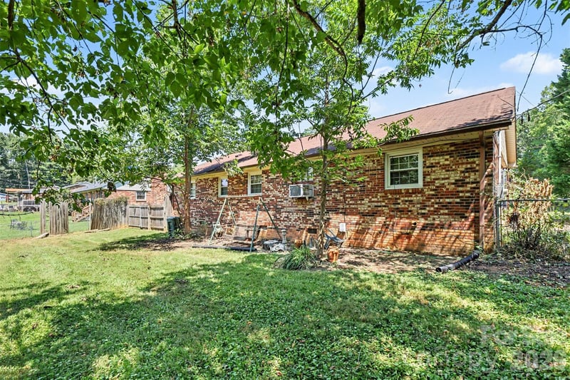 3751 Branding Iron Dr, Gastonia, NC 28052