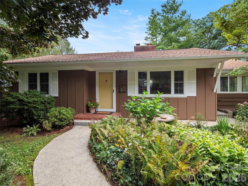 209 White Pine Dr, Asheville, NC 28805