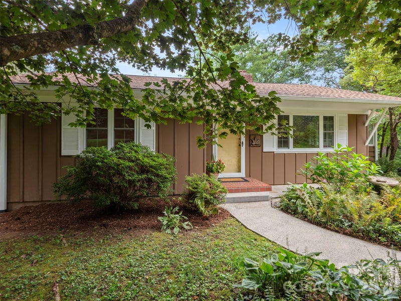 209 White Pine Dr, Asheville, NC 28805