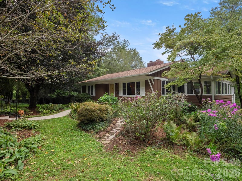 209 White Pine Dr, Asheville, NC 28805