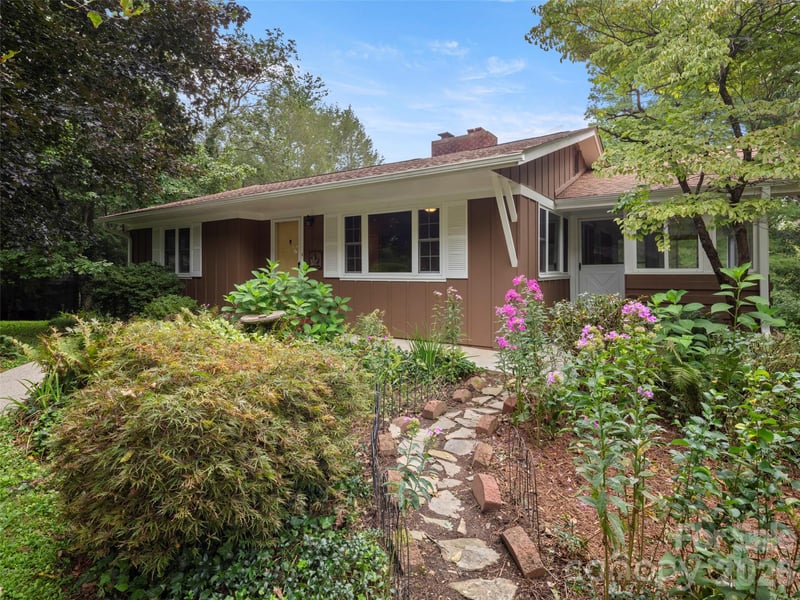 209 White Pine Dr, Asheville, NC 28805