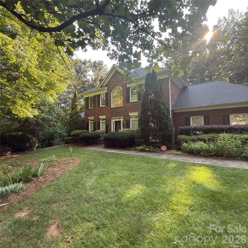 8805 Crosstimbers Dr, Charlotte, NC 28215