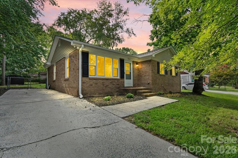 9828 Starwood Dr, Charlotte, NC 28215