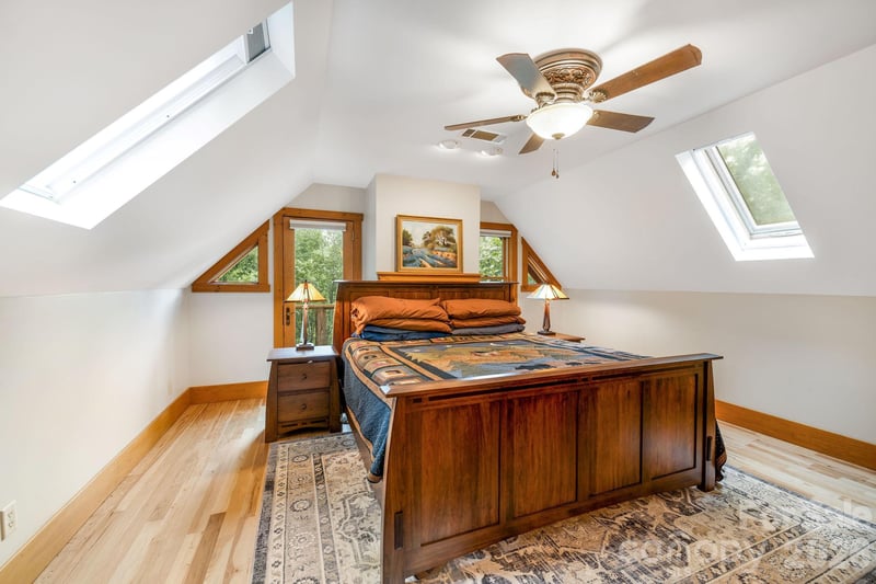 553 River Bend Dr, Mars Hill, NC 28754