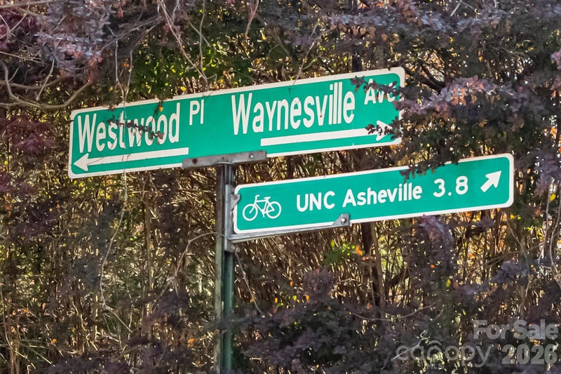 11 Westwood Pl, Asheville, NC 28806