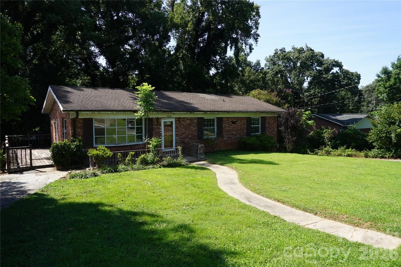 5214 Northview Dr, Hickory, NC 28601