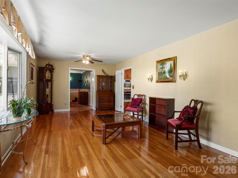 101 Castlerock Dr, Asheville, NC 28806